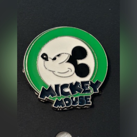 Disney Trading Pin - Picture 1 of 2
